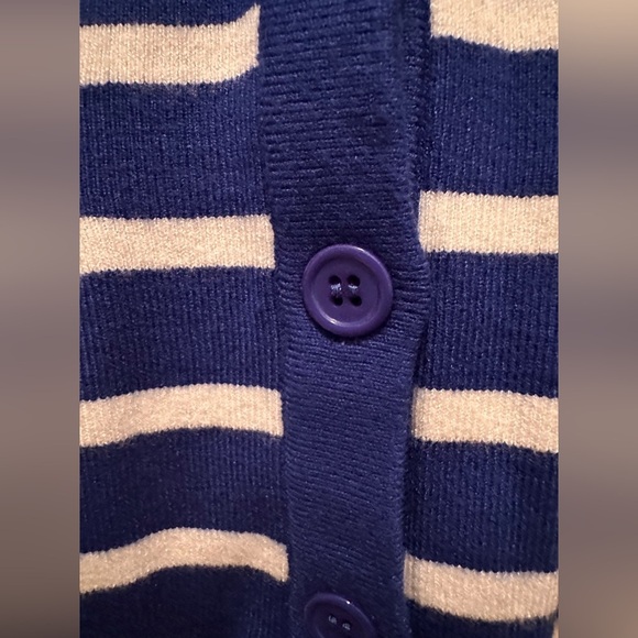 NWT Women’s Blue/White V Neck 5 Button Front Long Sleeve Knit Cardigan Size L - Picture 3 of 5